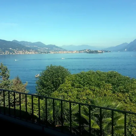 Apartamento Le Camelie Baveno